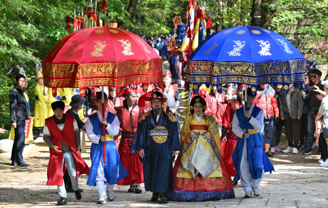 ◇지난해 오대산문화축전에서 선보인 ‘어가 행렬’ 시연 모습. 강원일보 DB