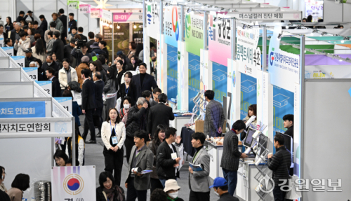 [2025 강원 시니어산업박람회]"시니어백세대학 콘셉트로 어르신 위한 상... - 뉴스 썸네일 이미지