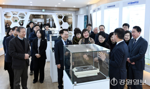 [포토뉴스] 춘천바이오산업진흥원 배계섭관 유품 기증식 - 뉴스 썸네일 이미지