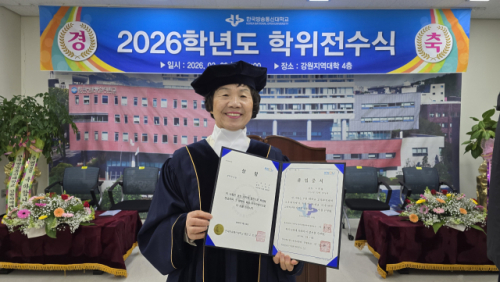 "시작에 늦은 나이는 없다"...74세 만학도가 증명한 '집념의 결실' - 뉴스 썸네일 이미지