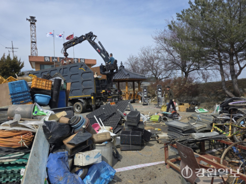 [포토뉴스]구정면 학산1리, '내 마을은 내 손으로' 환경정화 앞장 - 뉴스 썸네일 이미지