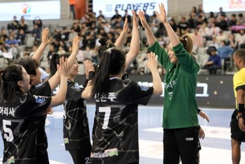 삼척시청, 6시즌 연속 챔프전 진출···상대는 또 SK - 뉴스 썸네일 이미지