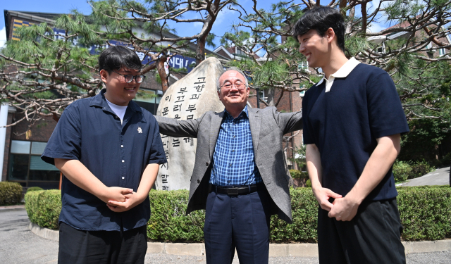 Hwang Dong-ju, CEO of ETLEK Co.,Ltd., and Yong Ye-hoon, Dobong Bachelor's Autonomous Chairman